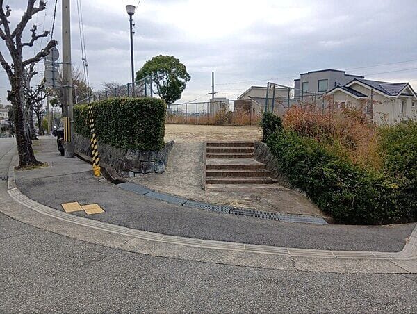 上甲東園４丁目児童遊園まで約622m