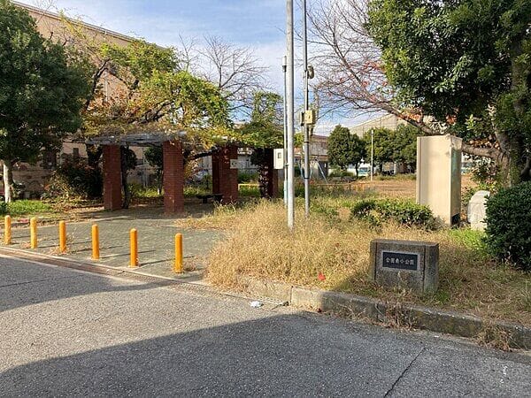 公園南小公園まで約724m