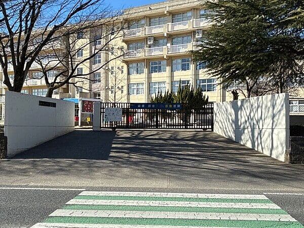 越谷市立大沢小学校