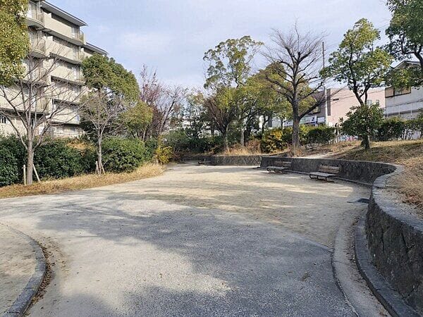 一ケ谷東公園まで約448m