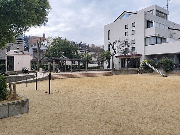 六軒南公園まで約509m