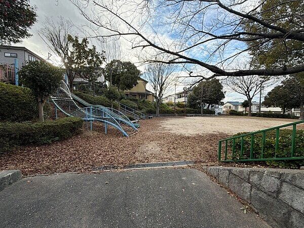尾崎山公園まで約849m
