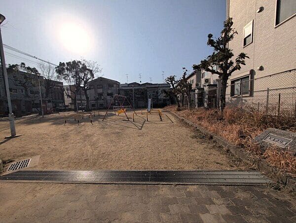 喜連中公園まで約661m