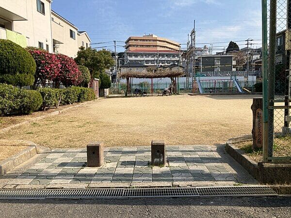 香里北さざんか公園まで約282m