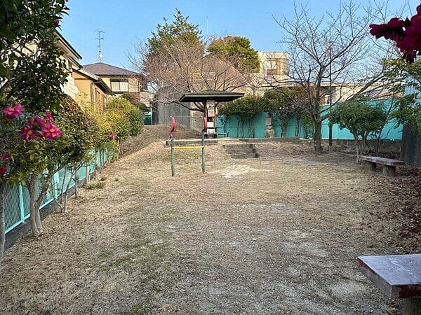 菅相塚町第２ちびっこ老人憩いの広場まで約1215m
