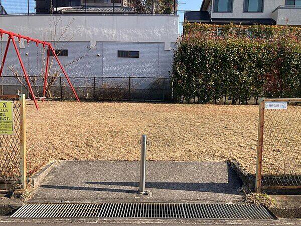 小規模公園75まで約559m