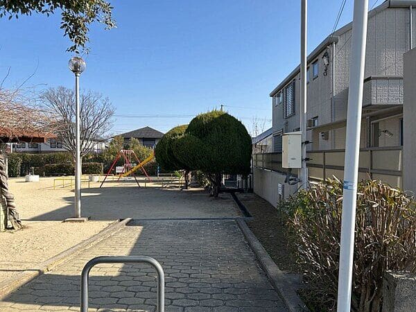 さつき丘中央公園まで約574m