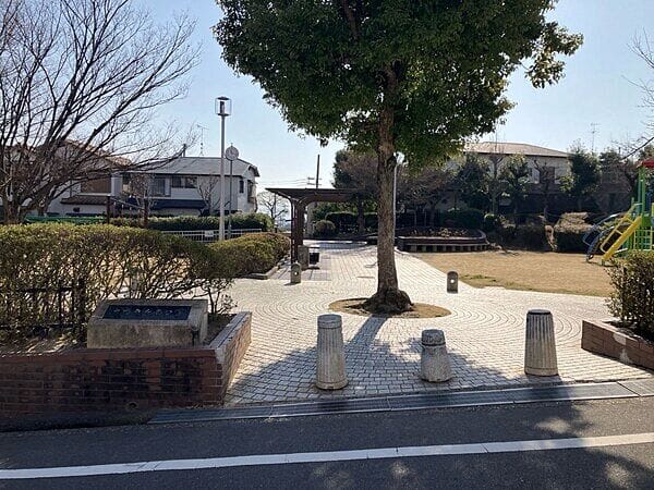 さつき丘南公園まで約325m