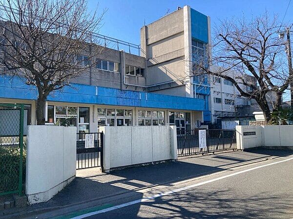 松戸市立新松戸南小学校まで約353m