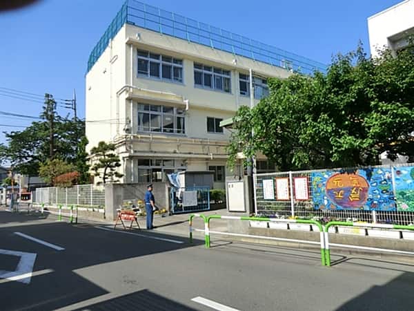 世田谷区立烏山小学校