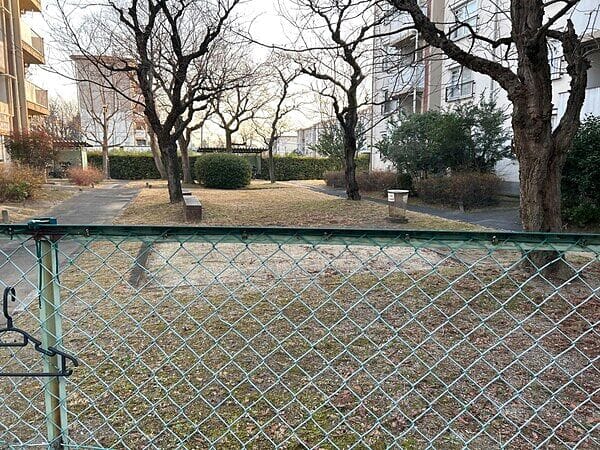 9丁目団地西地区内広場まで約1290m