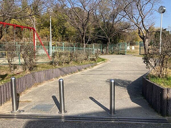 中振中央公園まで約253m