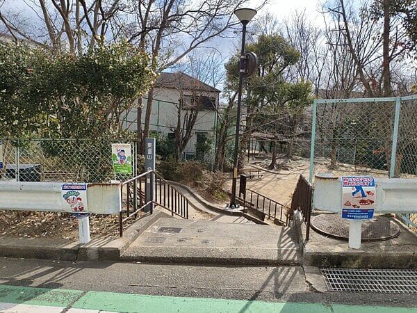 東山公園まで約285m