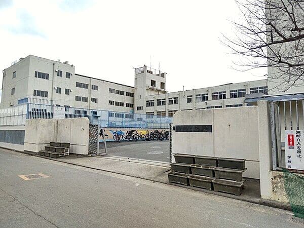 八尾市立東中学校