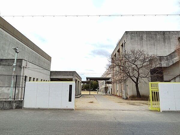 八尾市立八尾中学校