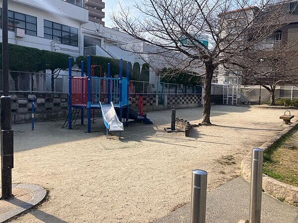 松屋ゆうゆう広場まで約1115m