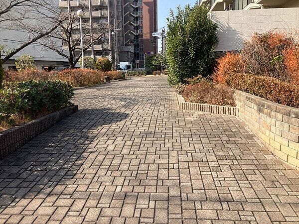 ローズハイツ香里園 休憩広場まで約947m