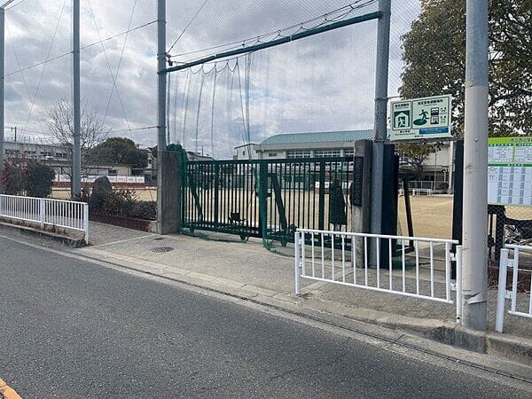 寝屋川市立西小学校