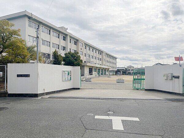 寝屋川市立和光小学校
