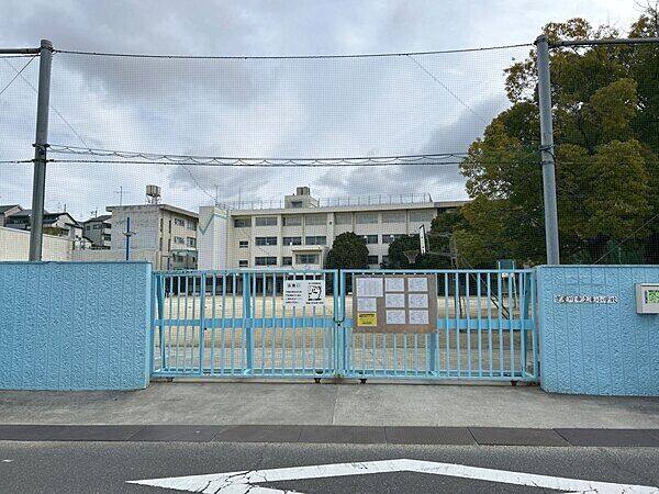 寝屋川市立東小学校