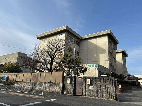 寝屋川市立友呂岐中学校