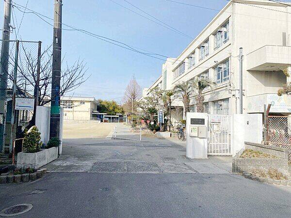 寝屋川市立啓明小学校