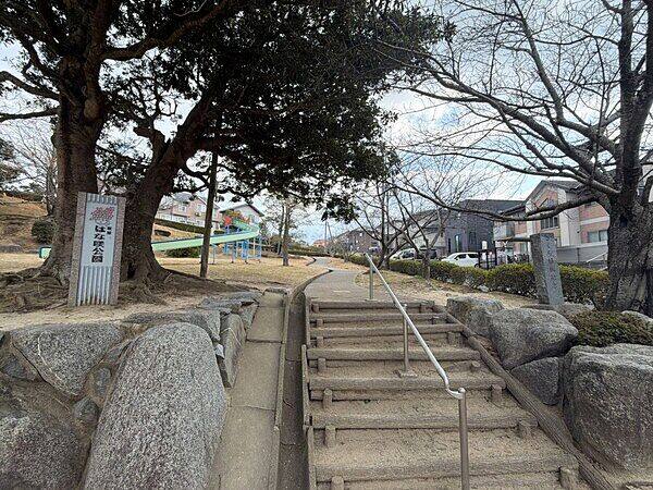 荻浦はな咲公園まで約501m