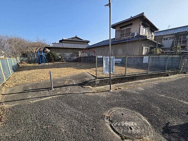 ちびっこ広場57まで約624m