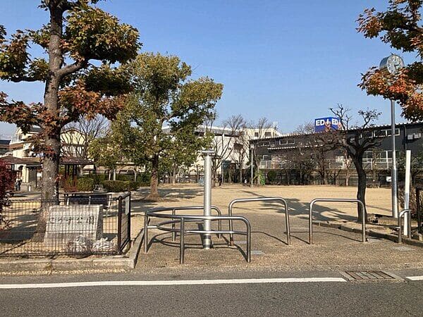 甲須公園まで約254m