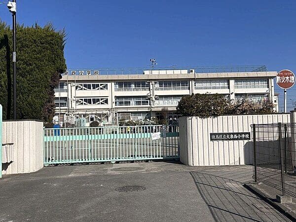 練馬区立大泉西小学校まで約774m