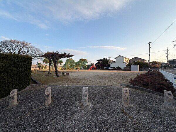 田地池広場まで約294m