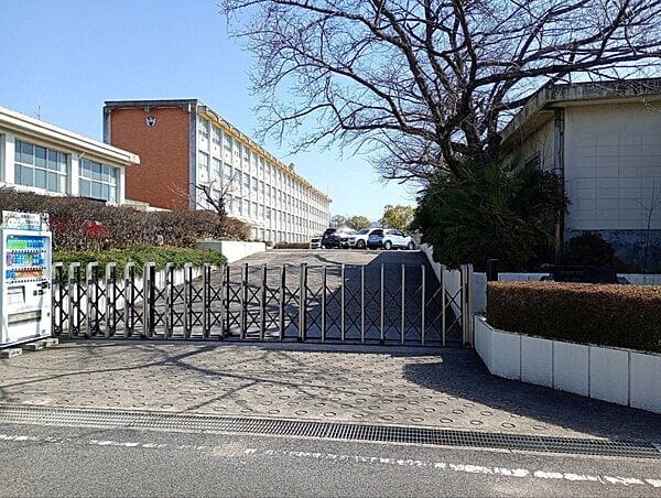 尾張旭市立三郷小学校まで約1085m