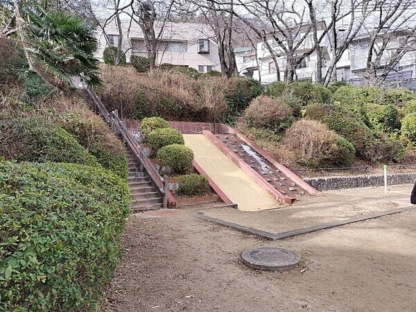 松ガ丘公園まで約370m