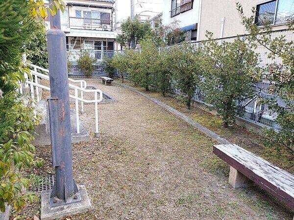 ベル丸の内公園まで約933m