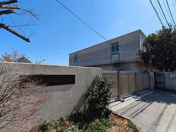 川崎市立南加瀬小学校まで約647m