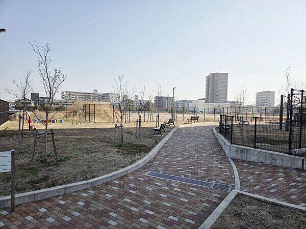 府営牧野北住宅内府管理公園まで約823m