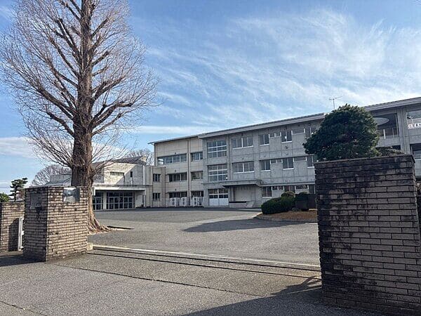 大泉町立南中学校まで約436m