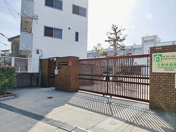 大阪市立茨田北中学校まで約190m