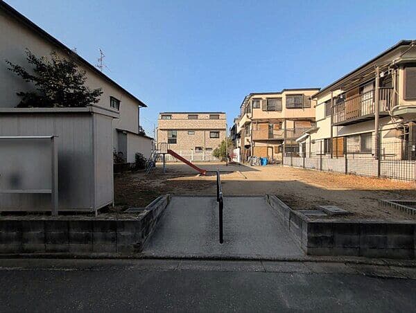 辻子三丁目しょうぶ児童遊園まで約562m