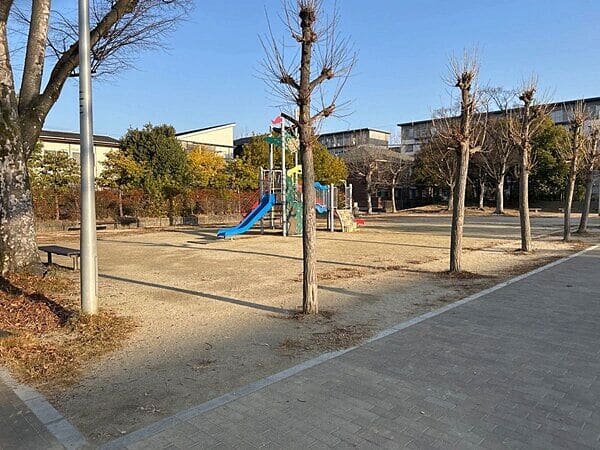登町中央公園まで約643m