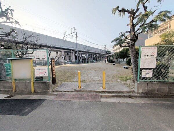 若松町ばら公園まで約519m