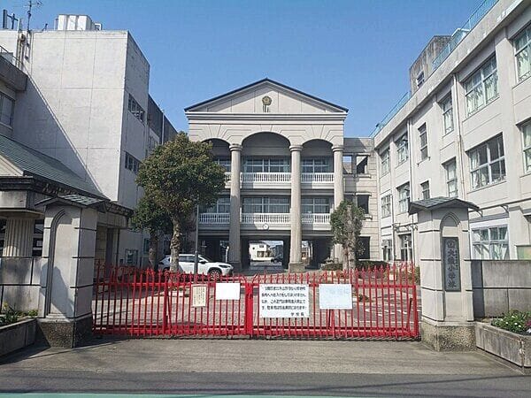 越谷市立大袋小学校まで約283m