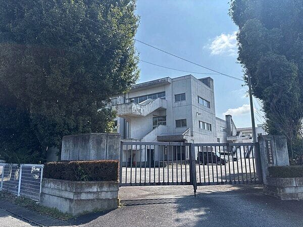 大泉町立北小学校まで約588m