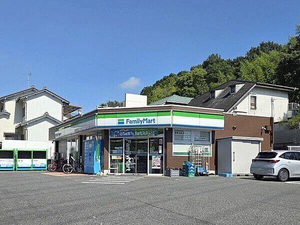 ファミリーマート名東貴船二丁目店まで約481m