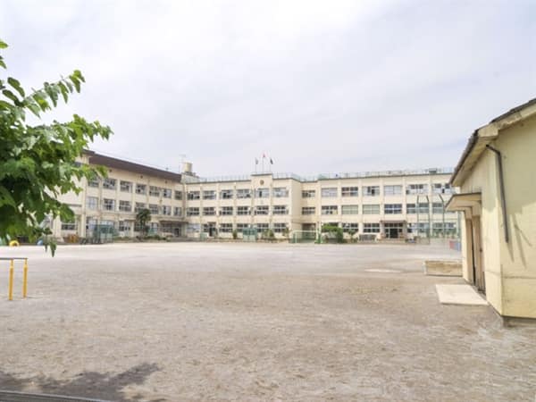 足立区立栗島小学校
