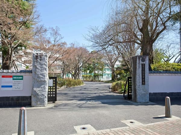 足立区立加賀中学校