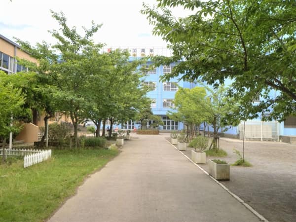 足立区立栗島中学校