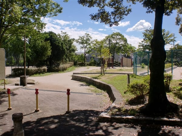 西山中公園まで約723m
