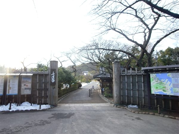 三渓園まで約962m