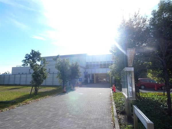 都筑スポーツセンターまで約862m